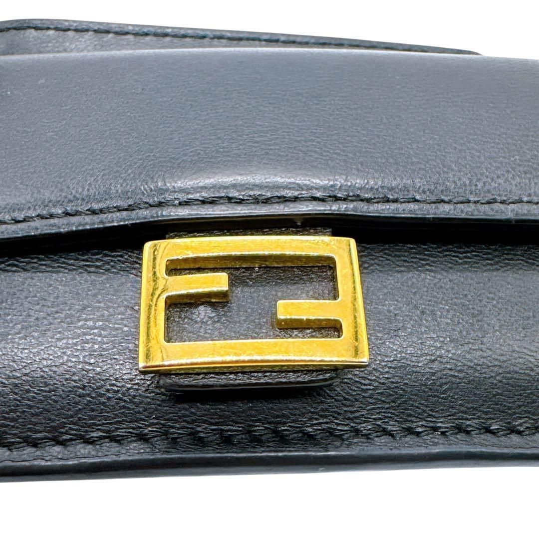 フェンディ 8M0423 レザー バゲット コインケース FENDI 美品 フェンディ 8M0423 レザー バゲット コインケース FENDI 美品