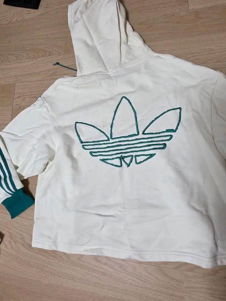 アディダス 白 WHO フード Tシャツ セット