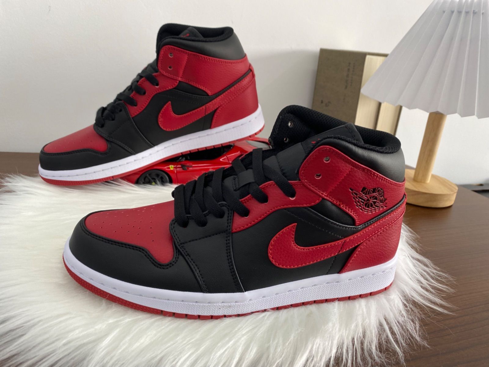 ナイキ] エア ジョーダン 1 MID [AIR JORDAN 1 MID] BLCAK/GYMRED ...