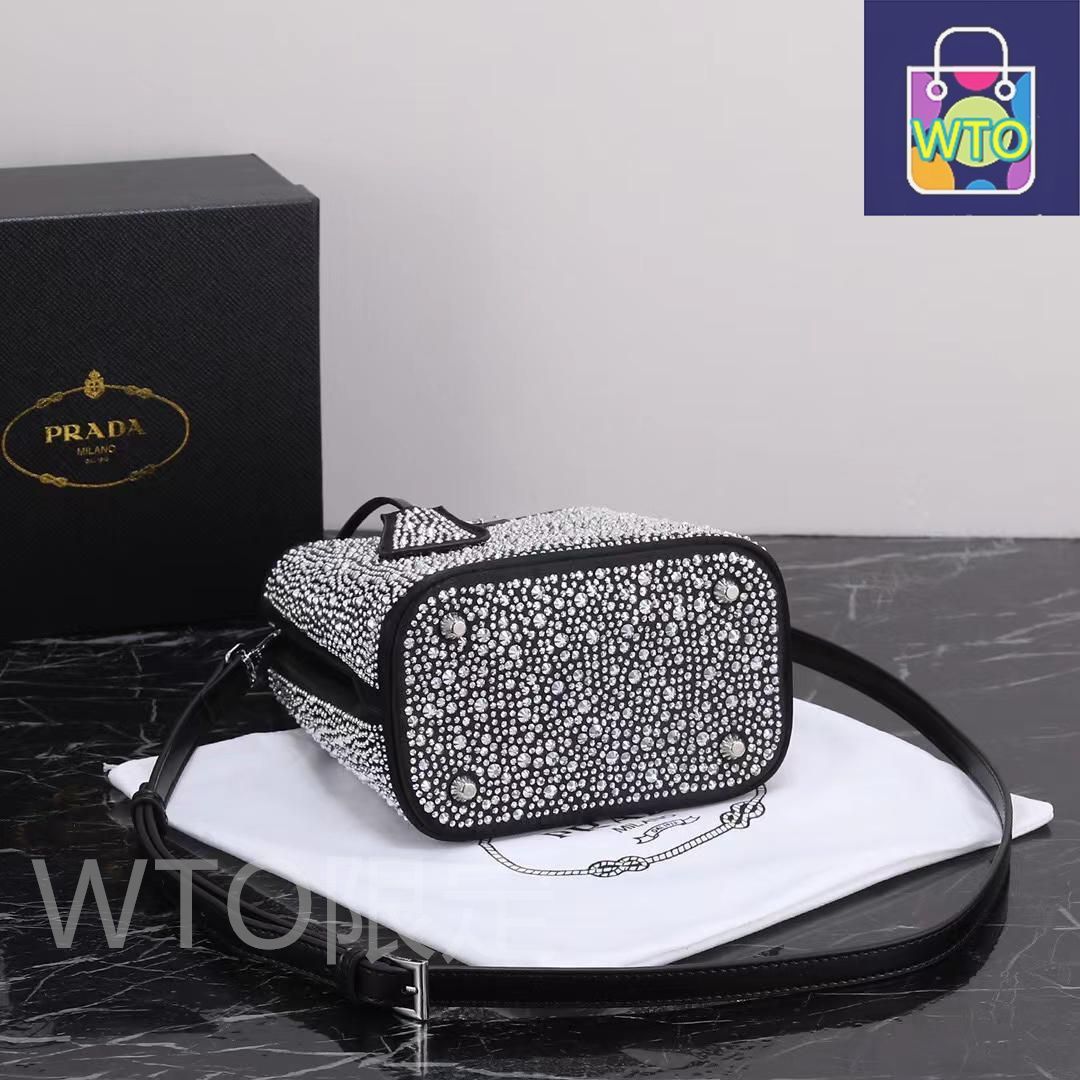 プラダ PRADA ショルダーバッグ｜本日限定特価｜新品未使用-WTO