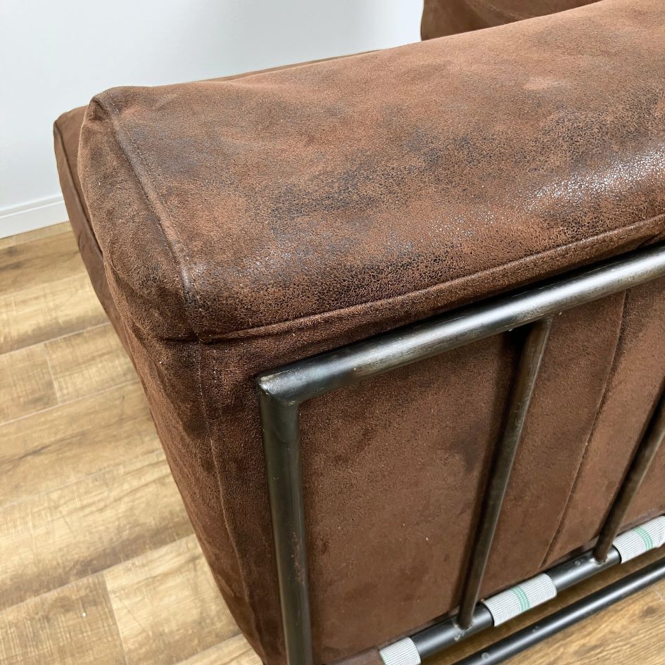 CORNER LEATHER