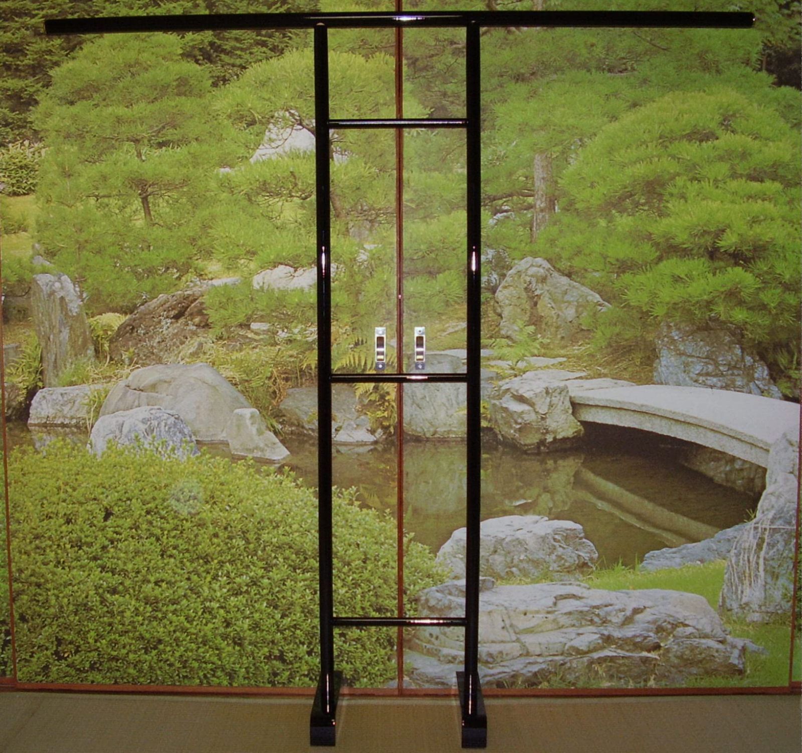 在庫 スズキモッコウジョ ドラマ撮影でも使われる几帳型衣桁 高さ150㎝ 黒塗 中