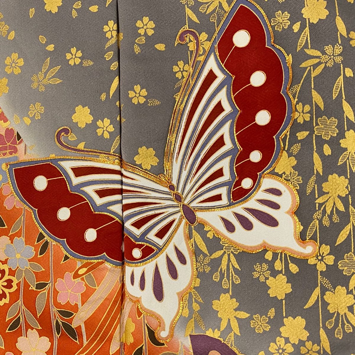 D370 振袖　叩き染め　蝶　枝垂れ桜　金彩　正絹　着物　袷　極美品 楽天市場】【新品】 振袖 着物 正絹 袷 刺繍 金彩加工 赤 椿 桜