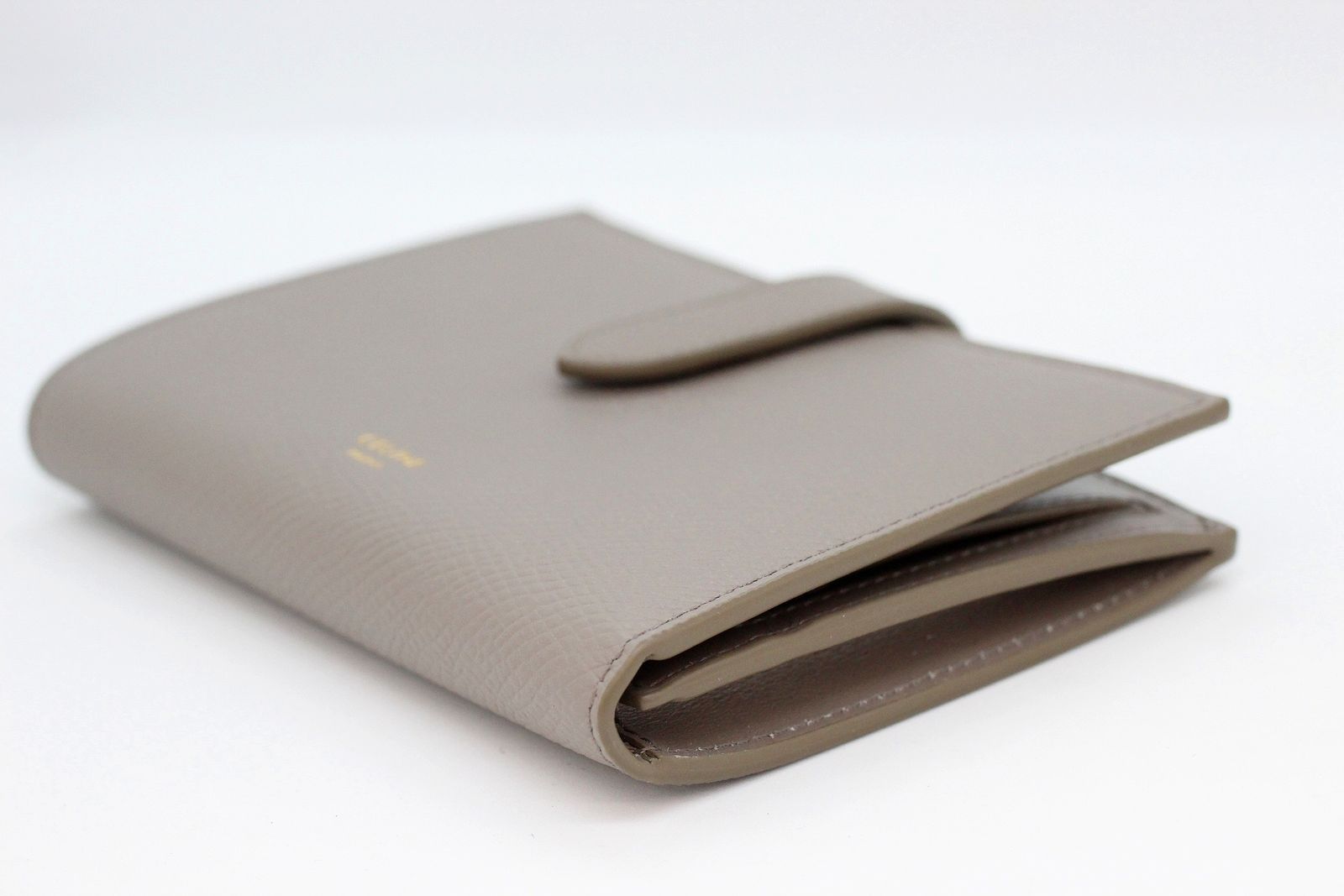 セリーヌ ミディアム ストラップウォレット 折り財布 ぺブル(グレー系) CELINE(セリーヌ) 2つ折り財布 ミディアム ストラップウォレット ぺ