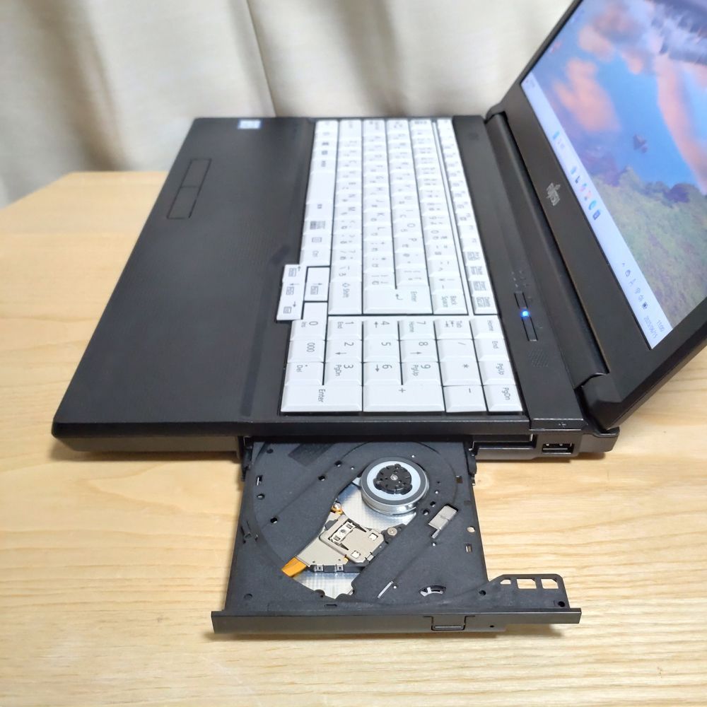 富士通 LIFEBOOK A579/BX I5-8265U SSD256GB Win11 Office2021 - メルカリ
