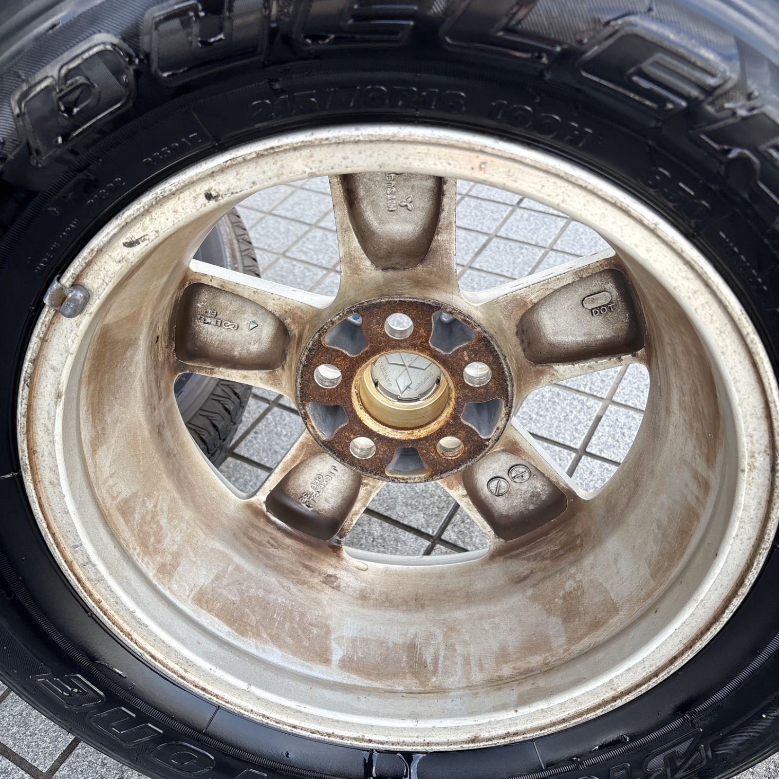 三菱純正ホイール付き　215/70Ｒ16　わけあり商品　 三菱　デリカD5 CV4W 純正ホイール　１６インチ サイズ：16Ｘ6.5＋38　215⁄70r16