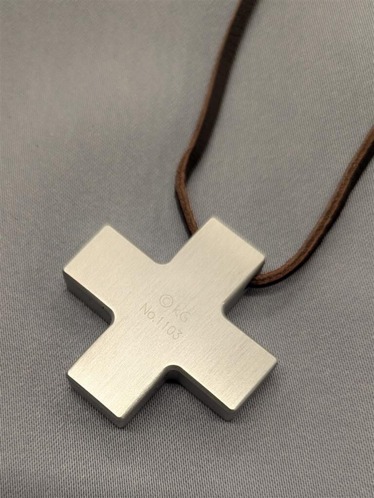 EVANGELION STORE オフィシャル版　葛城ミサト　クロス　ペンダント EVANGELION STORE オフィシャル版 葛城ミサト クロスペンダント