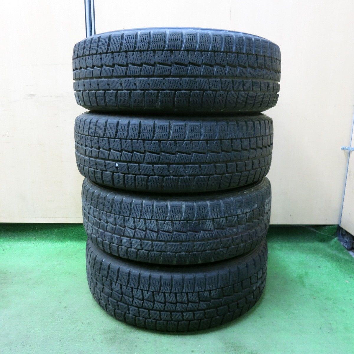 バリ溝！9.5分☆スタッドレス 215/60R17 ダンロップ ウインター 