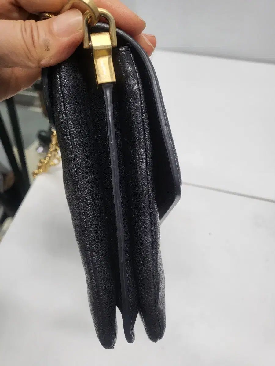 ジョイグライソン チェーンクロスバッグ