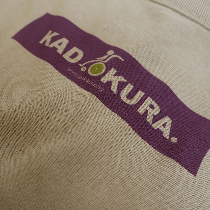カドクラ車椅子 オリジナルTシャツ ベージュ Lサイズ - メルカリ