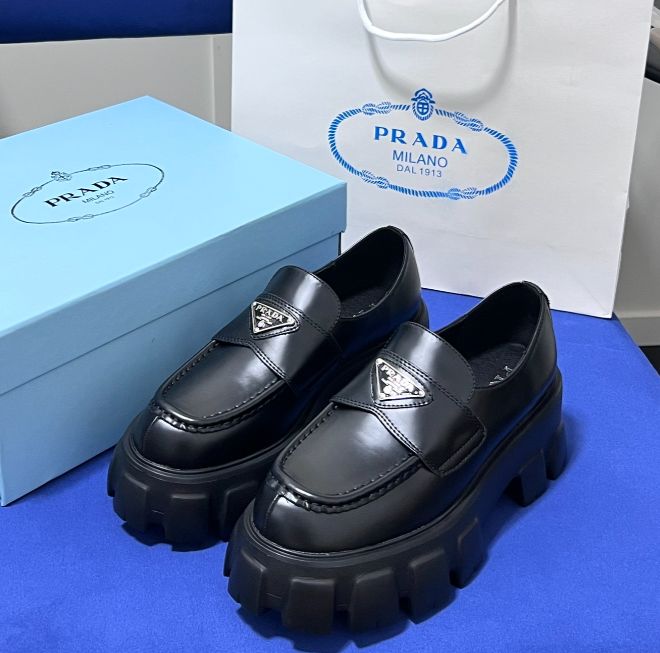 🦋お勧め🦋》プラダ[PRADA]シューズ モノリス ブラッシュドレザー ローファー新品ブラック 靴 厚底 黒 - メルカリ