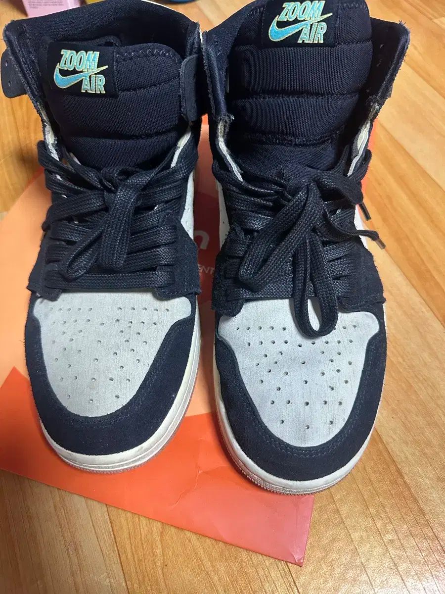 NIKE(ナイキ) エアジョーダン 1 ズーム コンフォート 2 275 出品