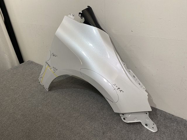 カローラ スポーツ 210系 NRE210 ZRE212 MZEA17 ZWE211 ZWE214 ZWE219 ZWE215 純正 右 フロントフェンダー ブラック×パール 144407 FFCRYSTALESIA_COM