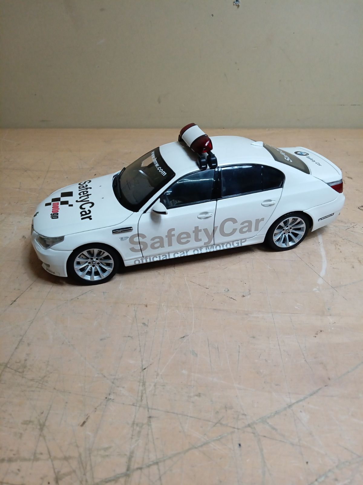 KYOSHO ミニカー M5 SAFETY CAR MOTOGP 2005 廃盤 1/18 ダイキャストオリジナルモデル 京商 - メルカリ