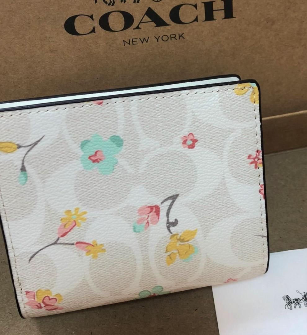 COACH 新品 花柄 ホワイト 折り財布 コーチ フラワー 白 財布 116-