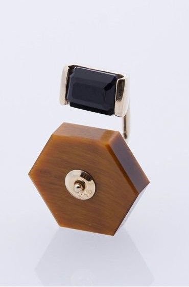 ヒロタカ（Hirotaka)オービタルオニキスタイガーアイピアス - メルカリ