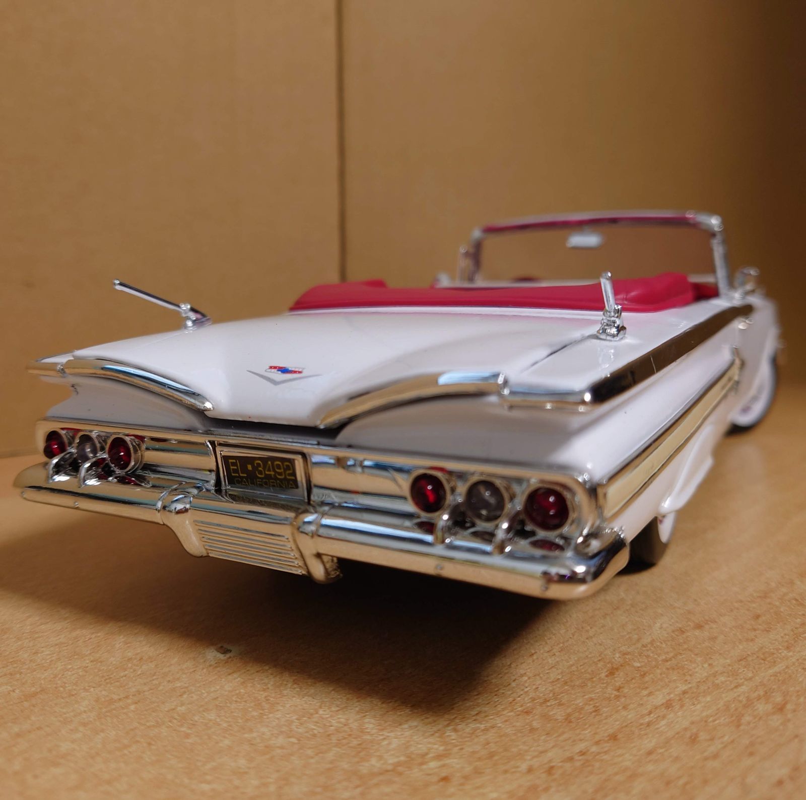 1/18 シェビーインパラ 1960 ホワイト Chevy Impala 1/18 シェビーインパラ 1960 ホワイト Chevy Impala Convertible