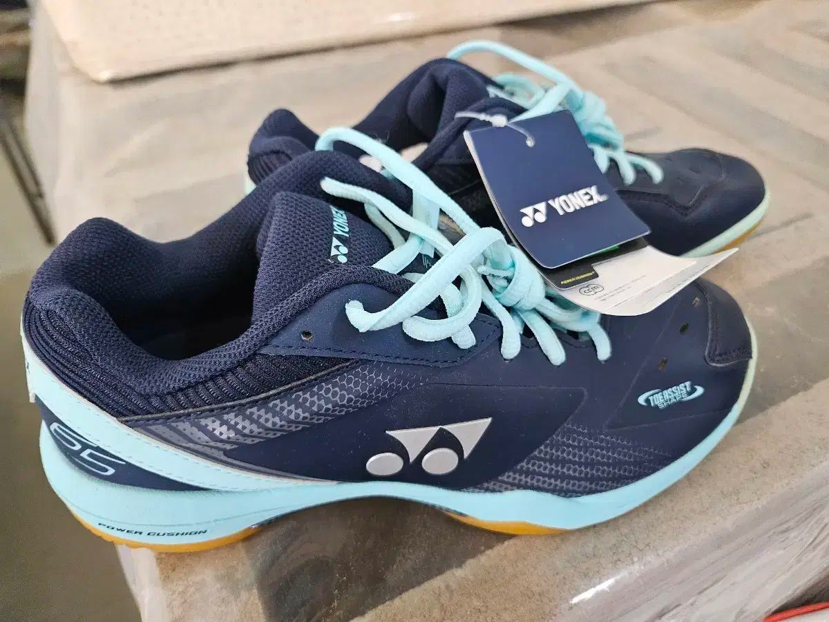 ヨネックス ( YONEX ) 65Z3 バドミントンシューズ 250 - メルカリ