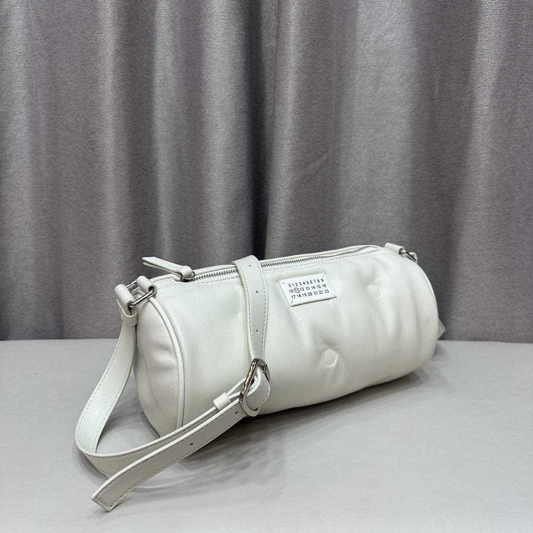 新品 メゾンマルジェラ Maison Margiela クロスボディバッグ ショルダーバッグ ホワイト クラウドバッグ - メルカリ