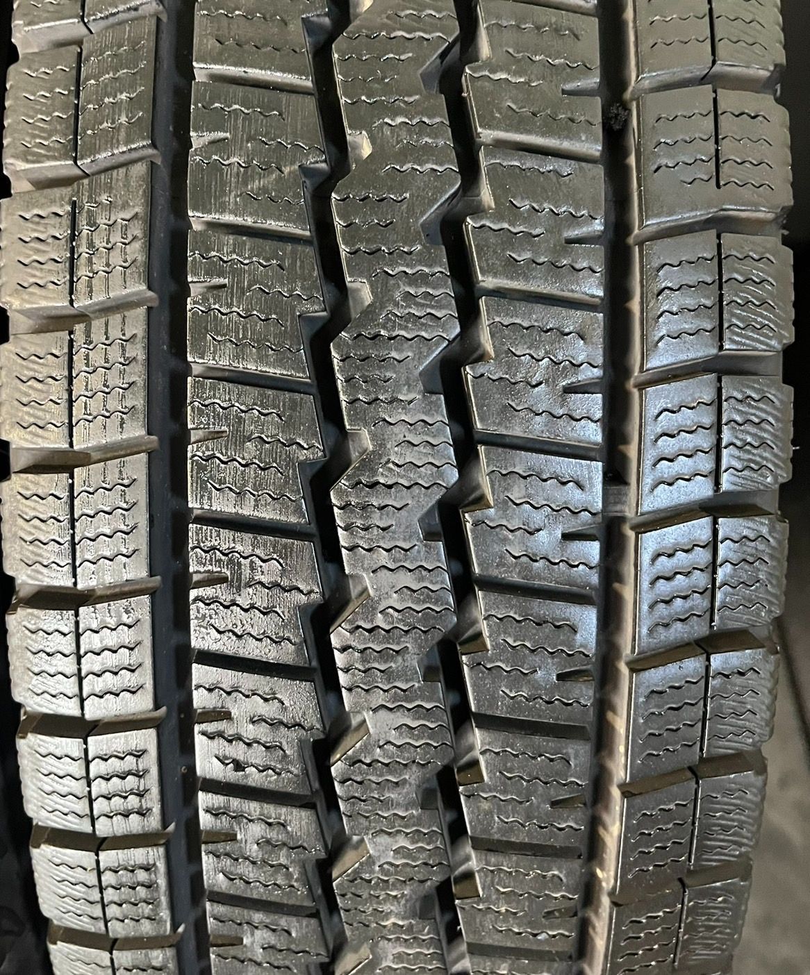 【ポイント還元率３％】 製 約9〜9.5分山 ダンロップ DUNLOP ウィンターマックス WINTER MAXX SV01 スタッドレス 195 80R15 107 105L LT 4本 h_396 タイムセールも有。