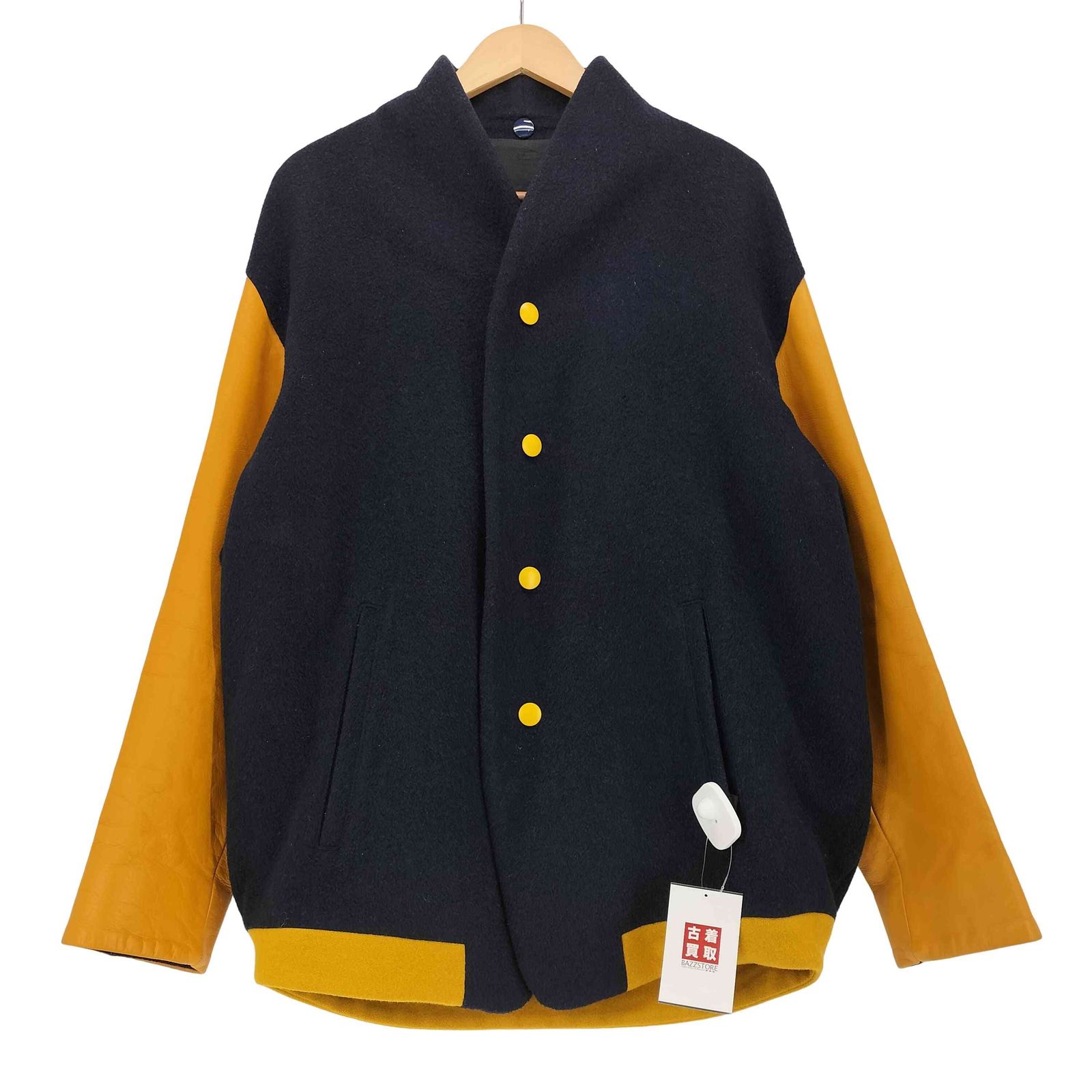 ザサカキ the Sakaki LEATHER STADIUM JUMPER Navy × Mustard メンズ 