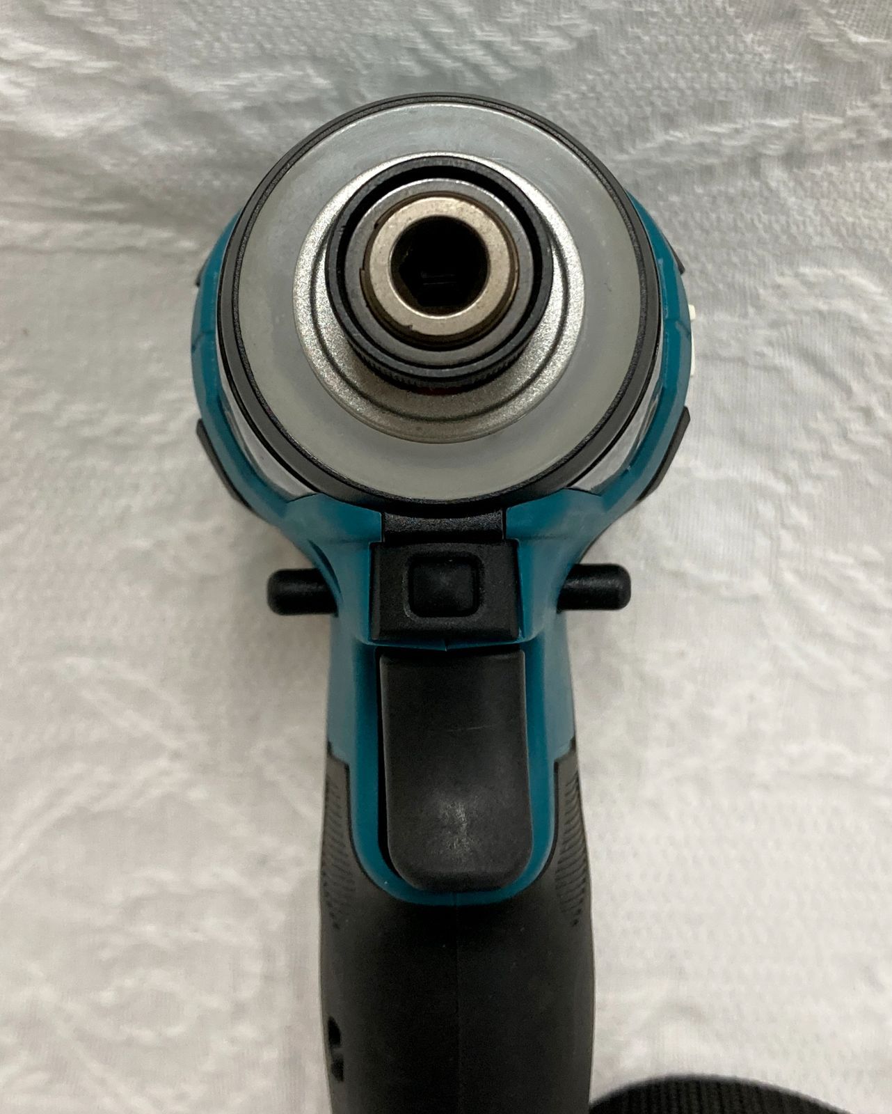 充電式インパクトドライバ