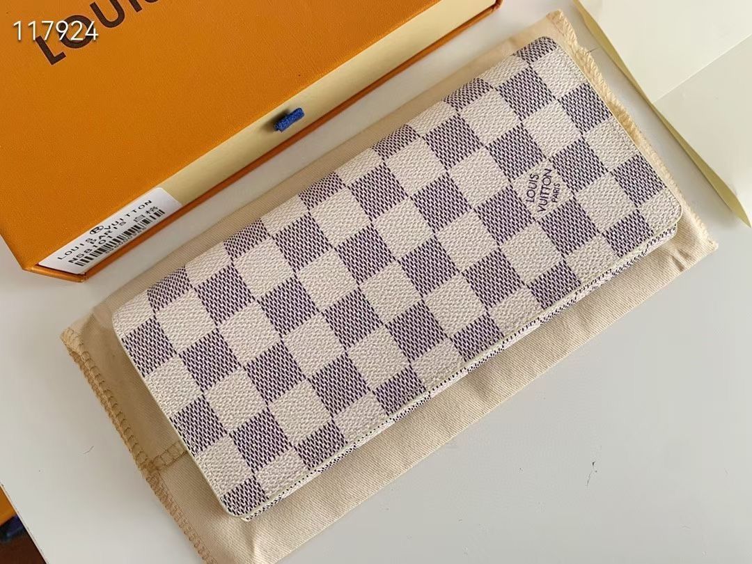ボタンの垂下カバーは4つのクレジットカード中間層
