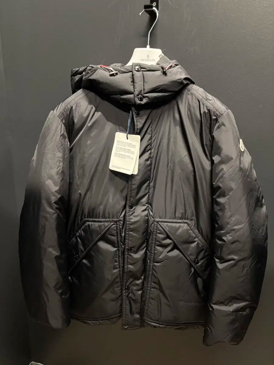 4 MONCLER(モンクレール) ホーデリム 黒 新品