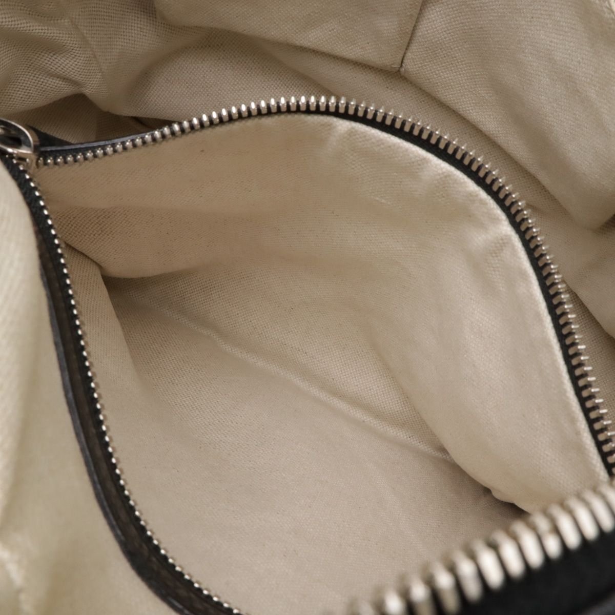 GUCCI グッチ インターロッキングG ショルダーバッグ 斜め掛け レザー  