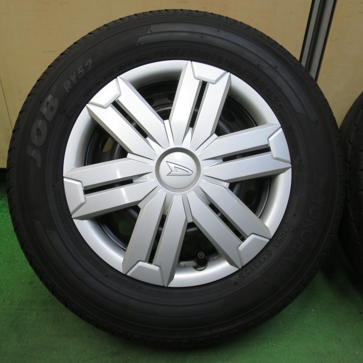 ダイハツ アトレー純正タイヤ 145/80R12 80/78N LT