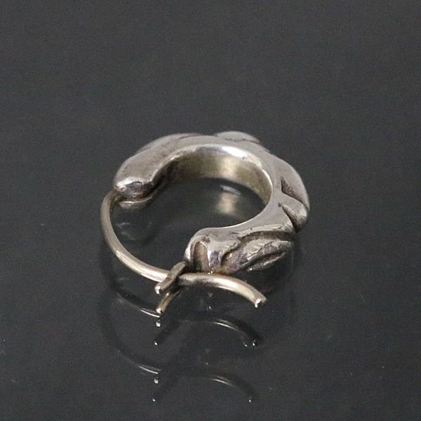 銀座店 クロムハーツ タイニースクロール フープピアス 90565 - メルカリ
