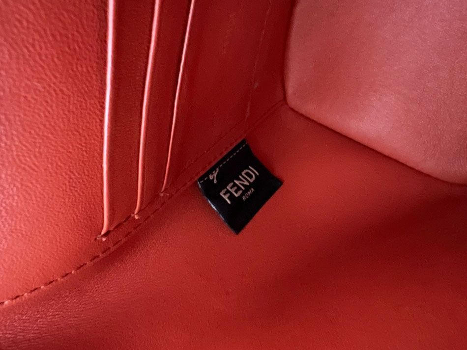 FENDI フェンディ