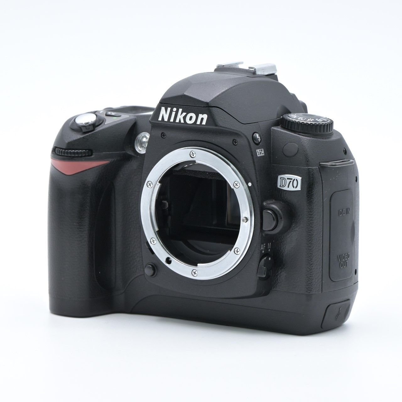 Nikon ニコン D70 デジタルカメラ ボディ デジタル一眼レフカメラ
