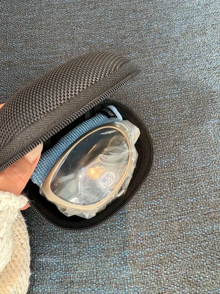 新作入荷中。 mont-bell モンベル サングラス シルバー ライト グレー 配送商品は通常配送無料。