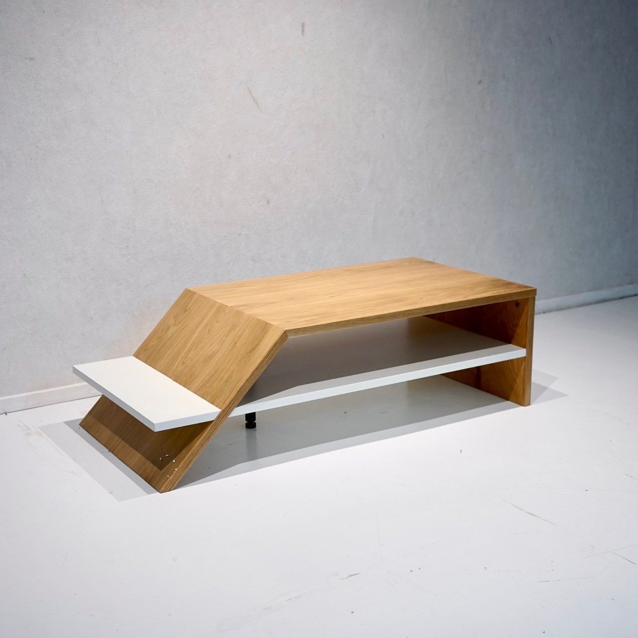 L3705-264 英国アンティーク ラウンドテーブル ネストテーブル 花台