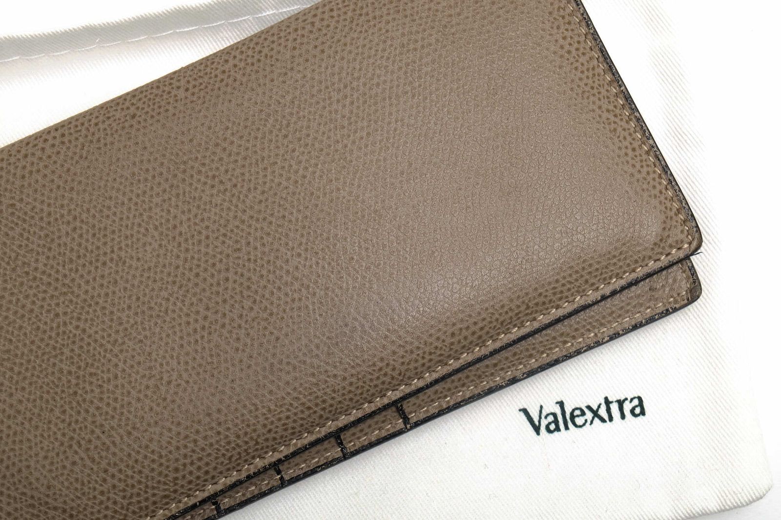 ヴァレクストラ／Valextra 長財布 財布 ウォレット メンズ 男性 男性用レザー 革 本革 グレー 灰色  ヴァーティカル 12カード 小銭入れなし 札入れ シボ革 シュリンクレザー