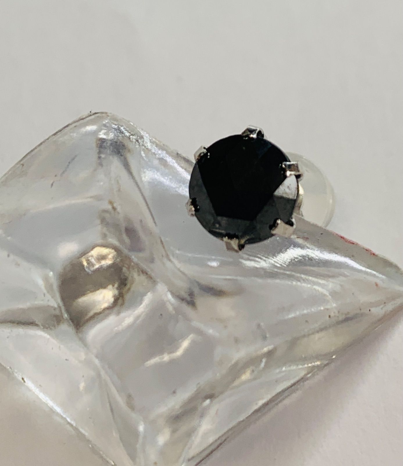 PT900ブラックダイヤモンドピアス1.00カラットAAA片耳用 - メルカリ