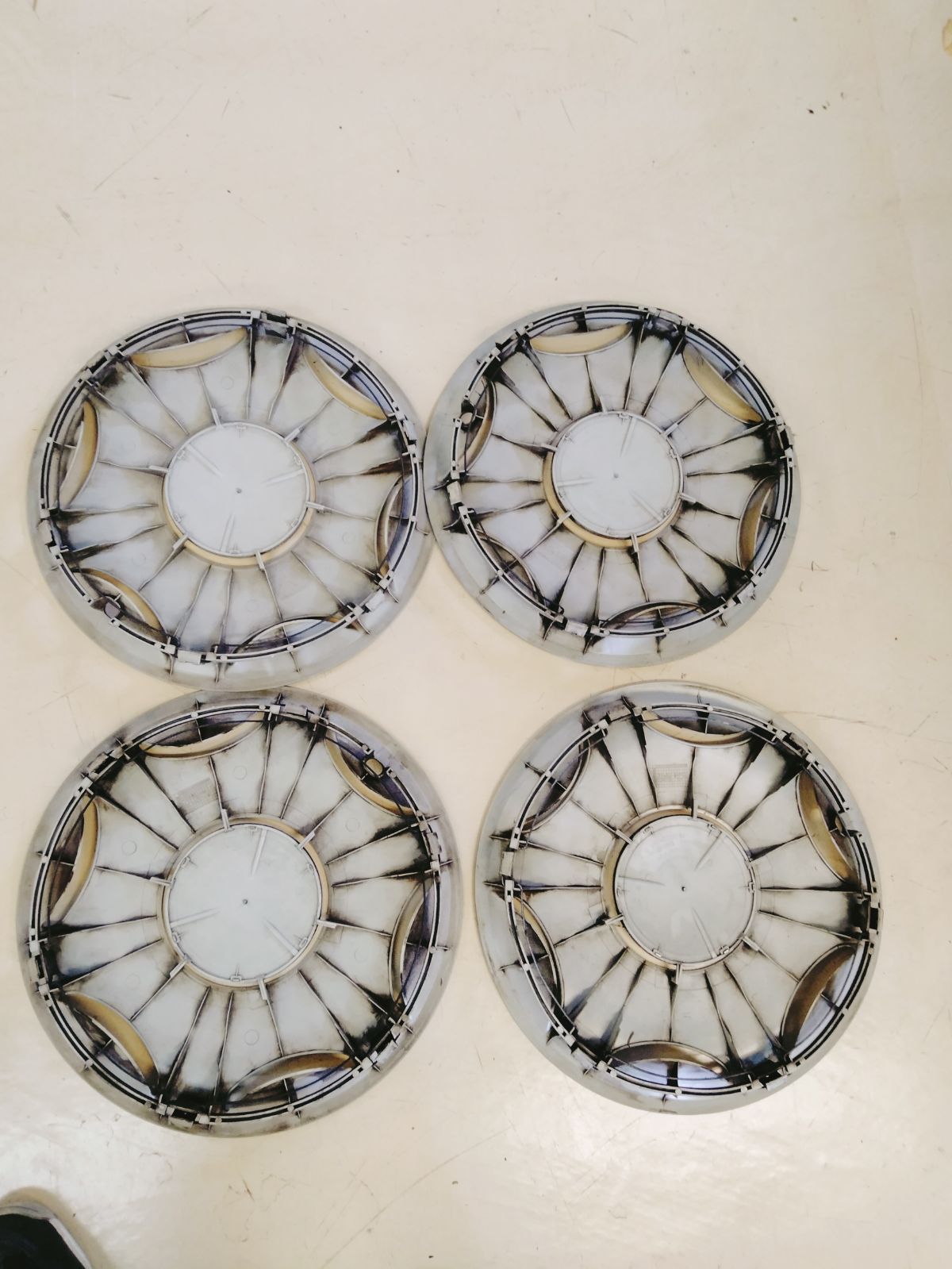 Mercedes-Benz ホイールキャップ 4個セット 202-401-00-24 15インチ