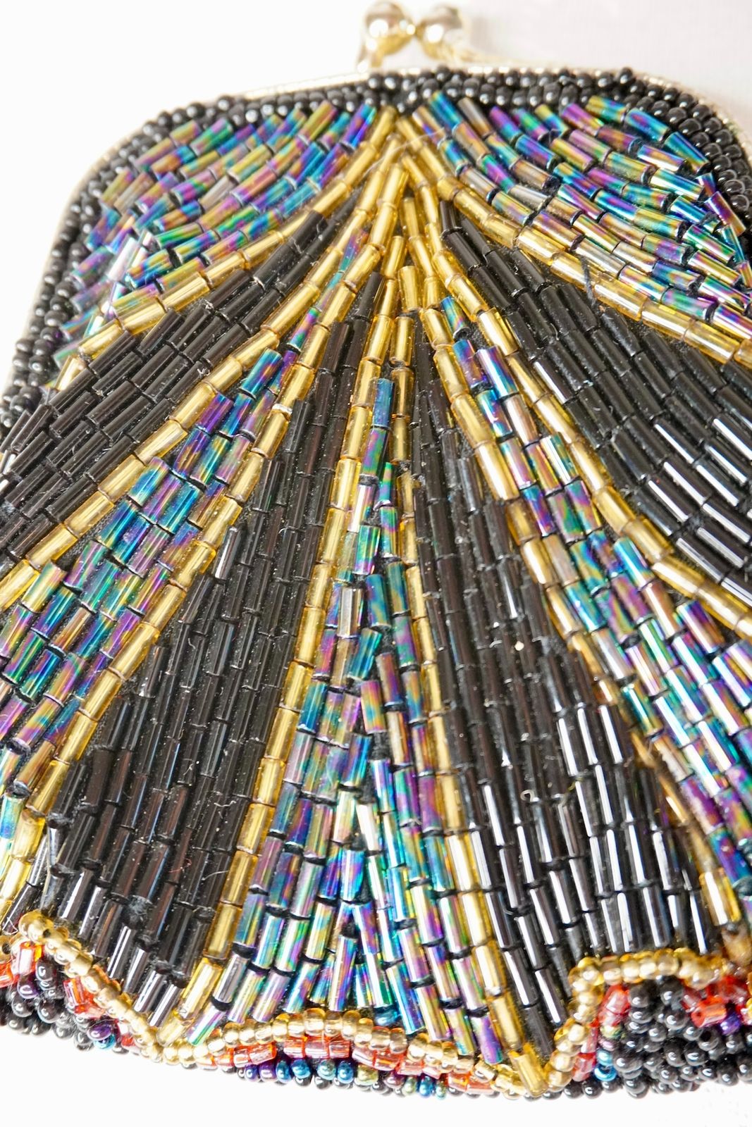 フランス 虹色に輝く黒ガラスビーズ バッグ 財布