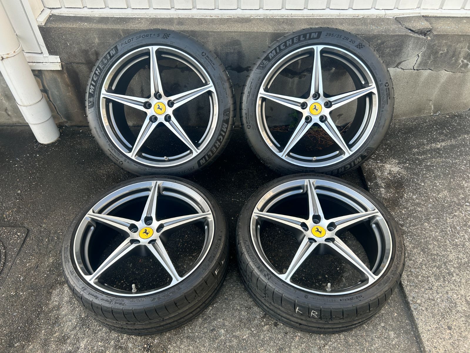 フェラーリ458 イタリア|スパイダー 純正OP 20インチ ４本セット