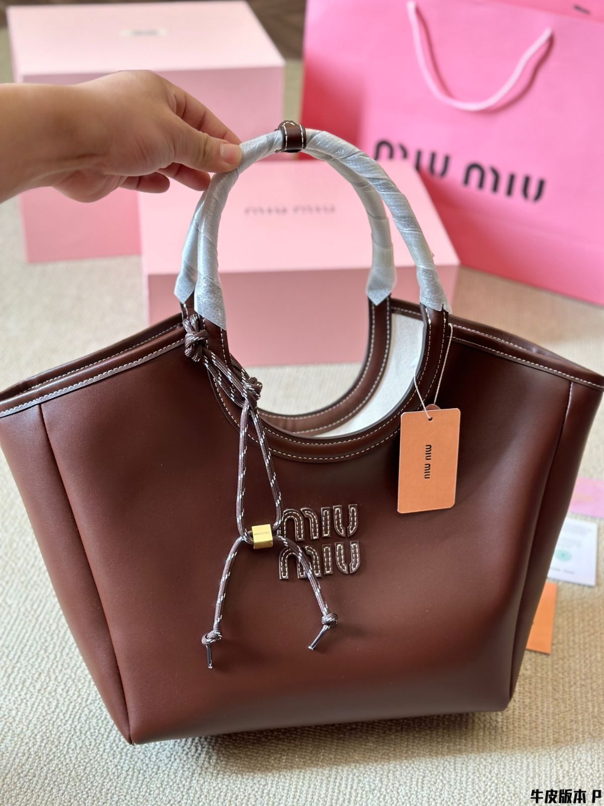 MiuMiu | 正規品/関税送料込み AVENTURE トートバッグ 国内発】MiuMiu Aventure ナッパレザー バッグ ギフト包装可