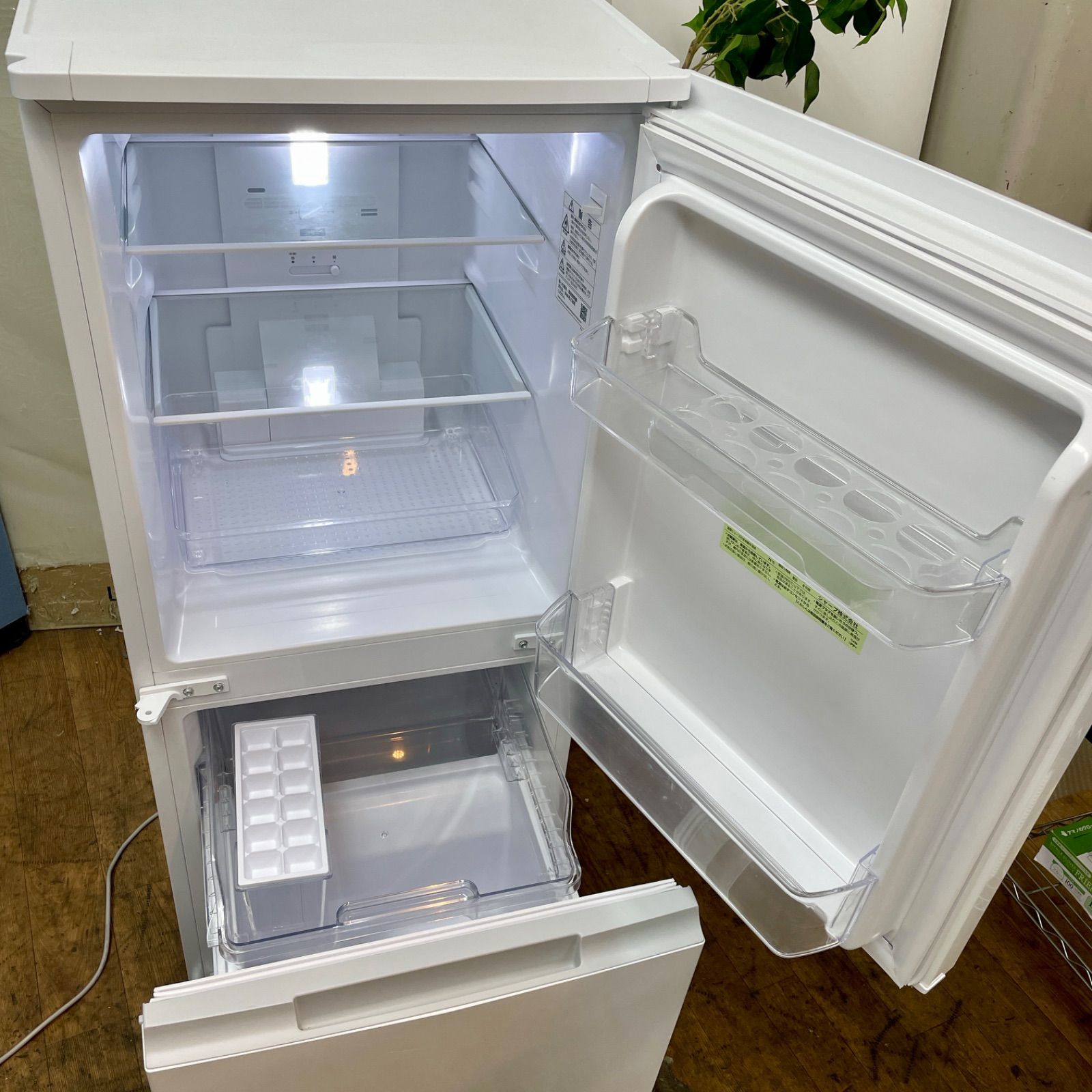 名古屋市近郊配送設置無料⭐I327 🌈 SHARP 冷蔵庫 (153L 両開き対応  