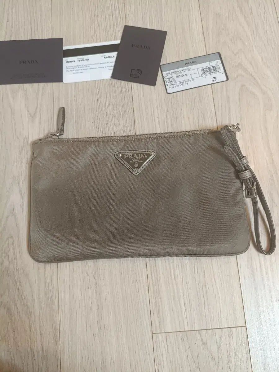 正規品 PRADA テスート ストラップ ポーチ クラッチ