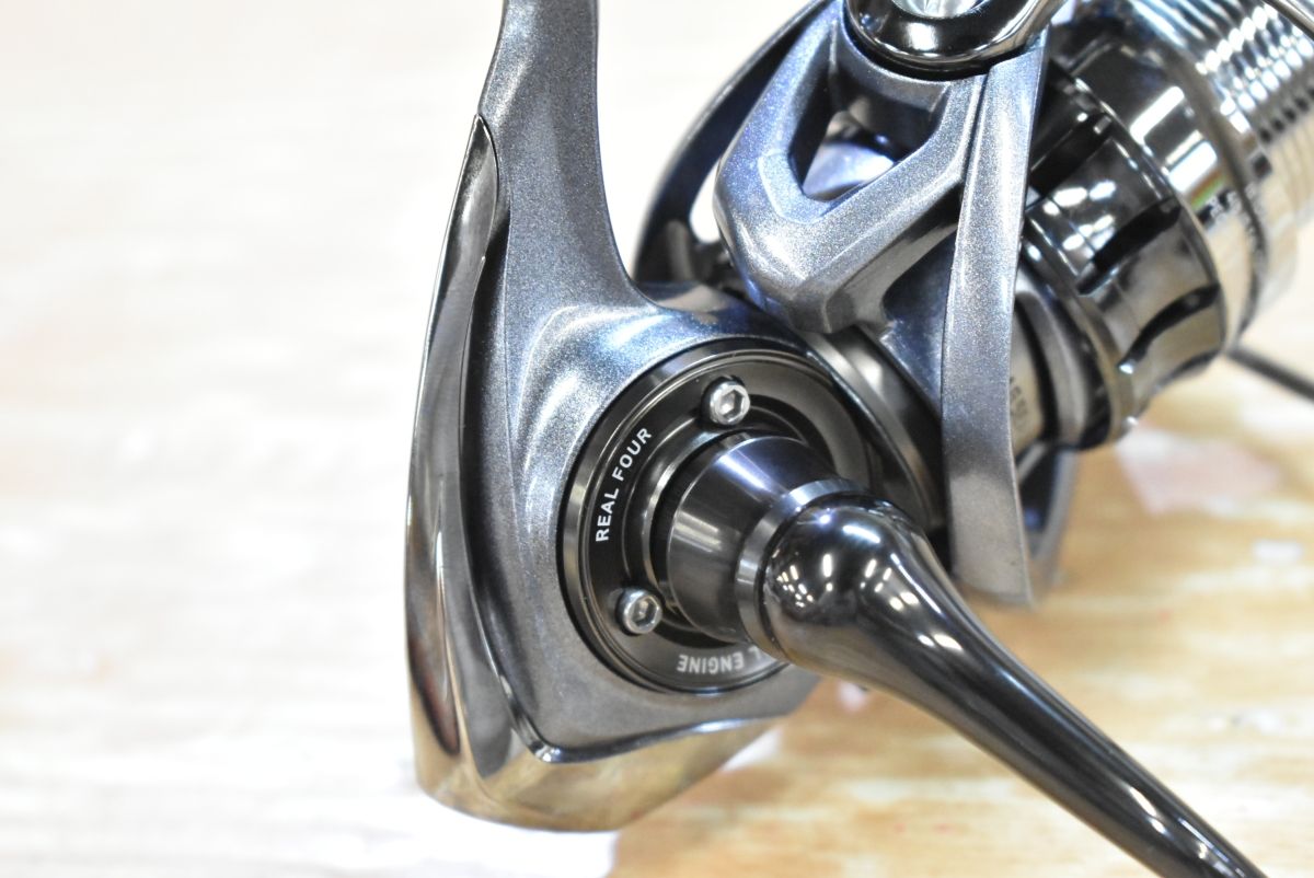 ダイワ 15 ルビアス 2004 DAIWA Luvias スピニングリール ライトゲーム バスフィッシング アジング メバリング 等