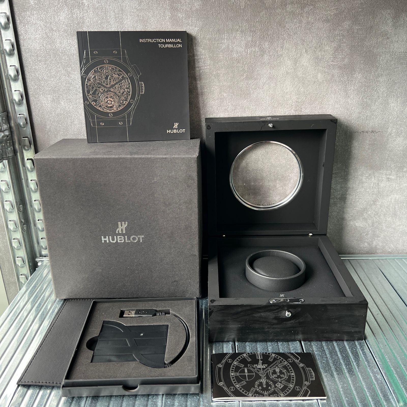 HUBLOT ウブロ　腕時計空箱　ボックス　ケース　付属品 HUBLOT ウブロ 腕時計空箱 ボックス ケース 付属品 メンズ
