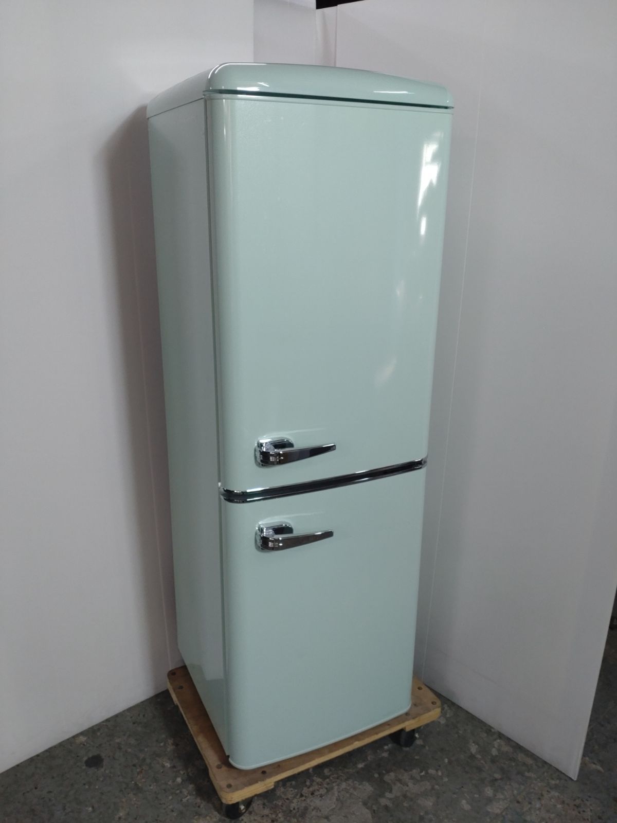 冷蔵庫　レトロデザイン　メッキハンドル　ライムグリーン　引き出し冷凍庫
