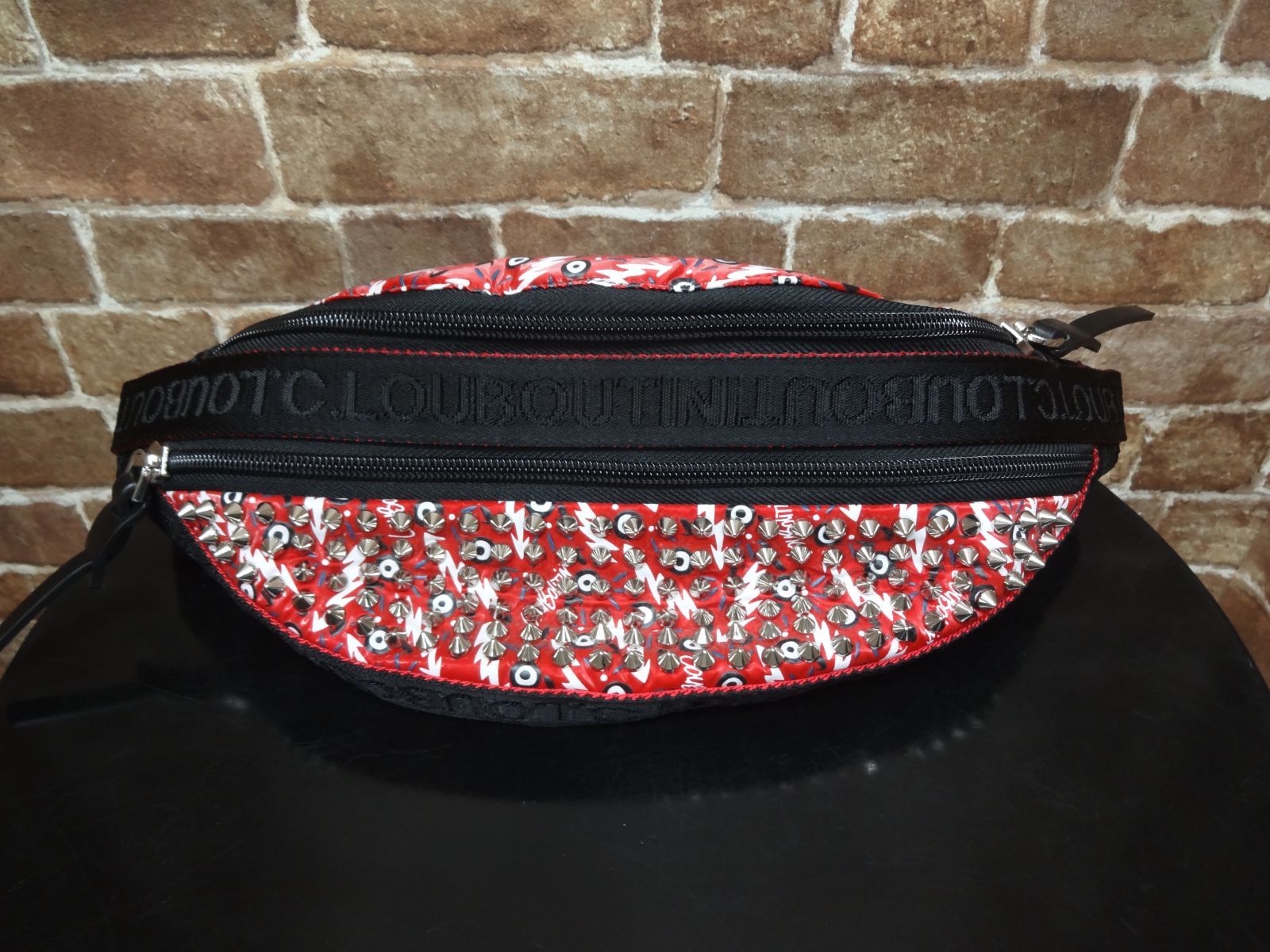 Christian Louboutin ボディバッグ スタッズ付き 黒/赤 Christian Louboutin - クリスチャンルブタン スタッズ ブラック