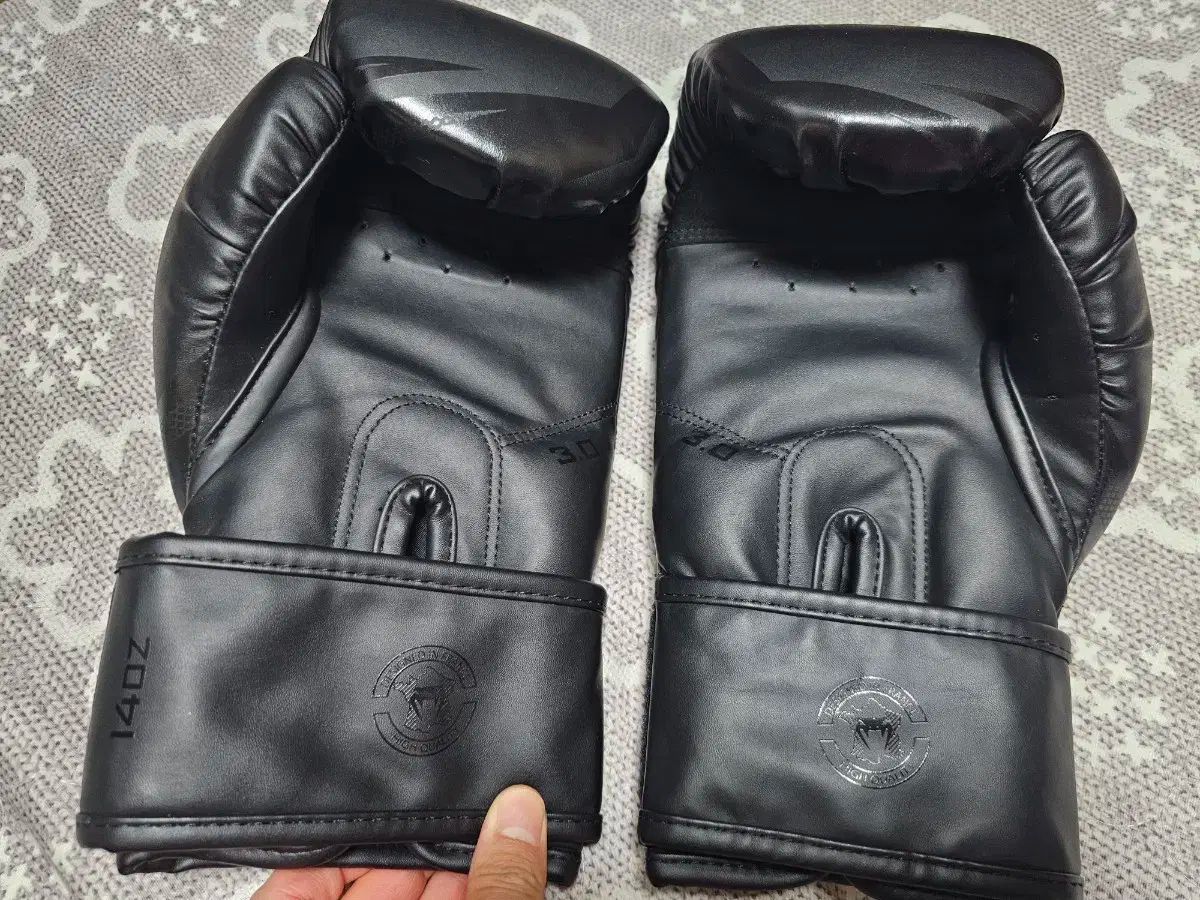 良品 VENUM グローブ ヴェヌム レガース 14オンス ヴェノム グローブ