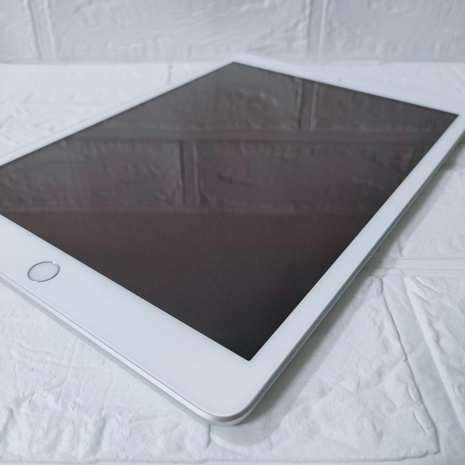 iPad 第8世代 32GB wifiモデル　管理番号：208 iPad 第8世代 32GB シルバー WiFiモデル - メルカリ