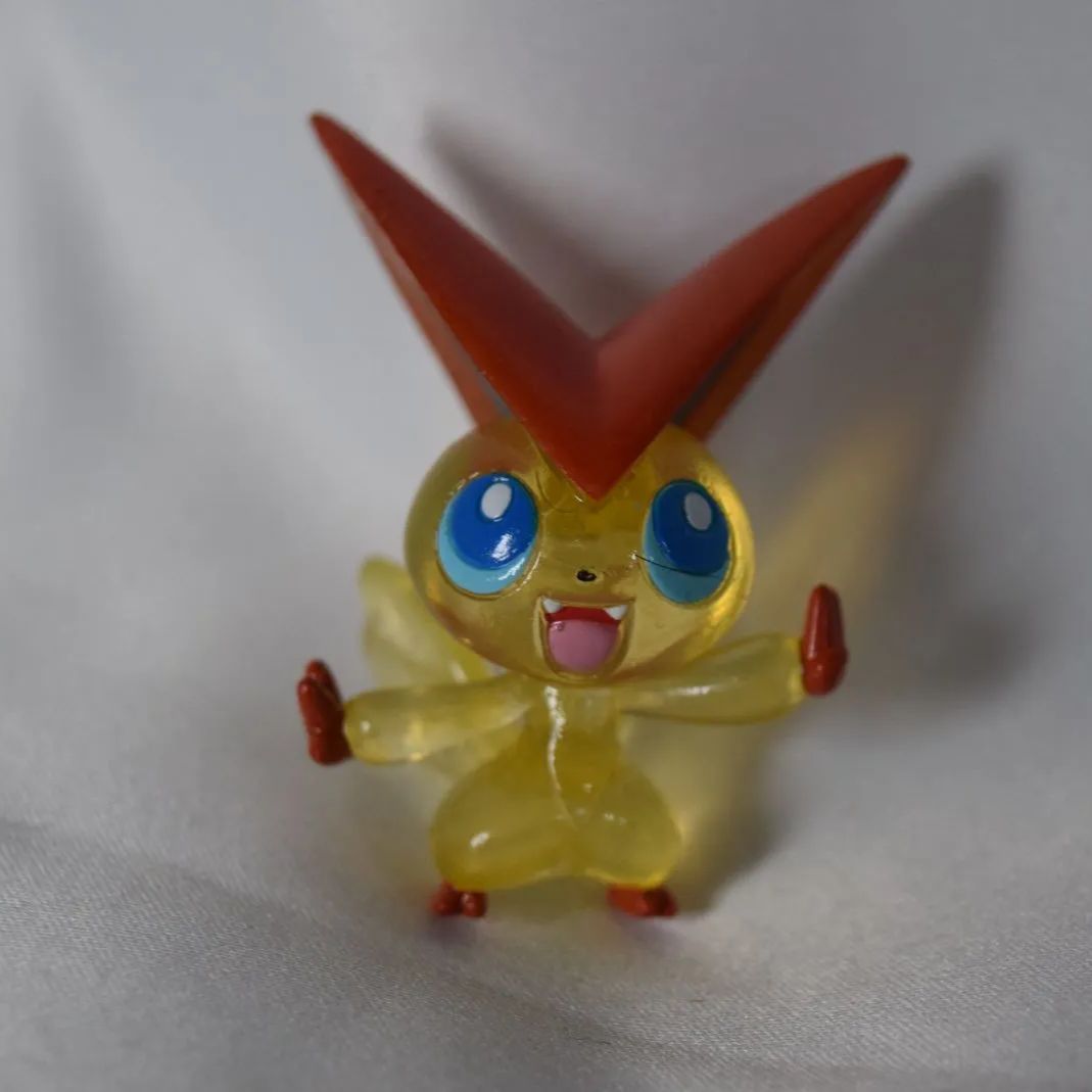 レア　新品　モンコレ ポケモン　ビクティニ　クリア ポケットモンスター[モンコレ ビクティニ クリアバージョン劇場